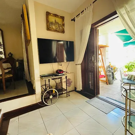 Hébergement de vacances House With Swimming Pool *